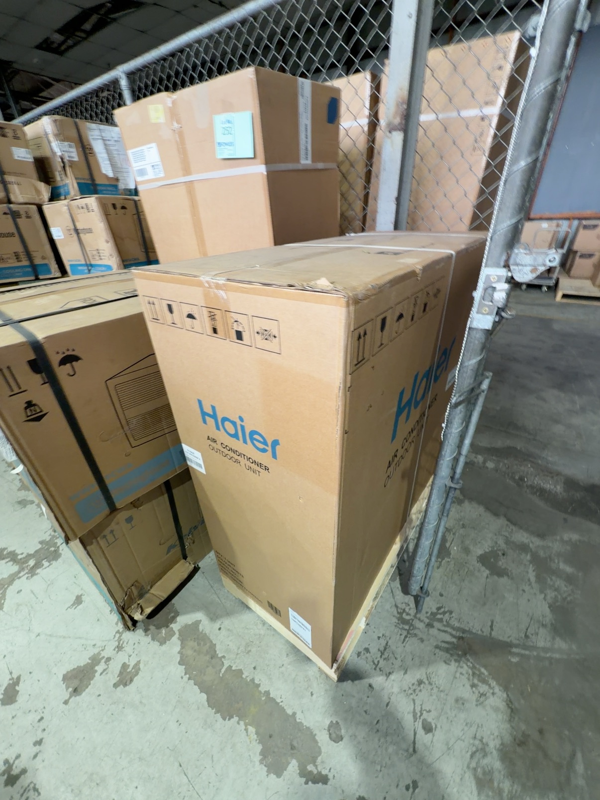 NEW HAIER DUCTED REVERSE CYCLE COMPACT AIR CONDITIONER SYSTEM, 12.5KW COOLING & 14KW HEATING, SINGLE PHASE, MADE UP OF OUTDOOR & INDOOR UNIT (DOES NOT INCLUDE DUCTING AND VENTS) 12 MONTH WARRANTY AD125S2SH5FA & 1U125SN5FA **CONTROL UNIT TO BE PURCHASED SEPARATELY** NEW HAIER DUCTED REVERSE CYCLE COMPACT AIR CONDITIONER SYSTEM, 12.5KW COOLING & 14KW HEATING, SINGLE PHASE, MADE UP OF OUTDOOR & INDOOR UNIT (DOES NOT INCLUDE DUCTING AND VENTS) 12 MONTH WARRANTY AD125S2SH5FA & 1U125SN5FA **CONTROL UNIT TO BE PURCHASED SEPARATELY**