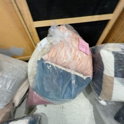 EX STAGING - BAG OF ASSORTED DESIGNER CUSHIONS, SOLD AS IS EX STAGING - BAG OF ASSORTED DESIGNER CUSHIONS, SOLD AS IS