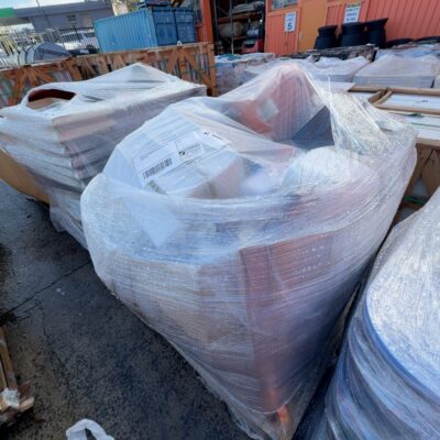 PALLET OF ASSORTED PLASTIC PLANT POTS, SOLD AS IS PALLET OF ASSORTED PLASTIC PLANT POTS, SOLD AS IS