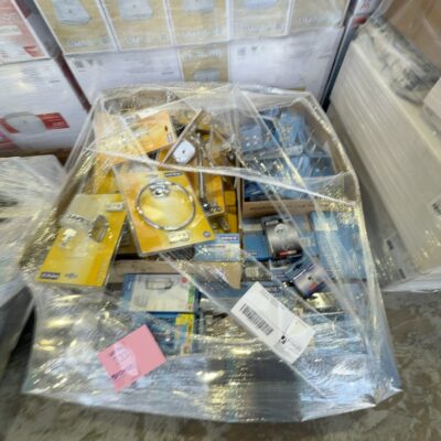 PALLET OF ASSORTED BATHROOM ACCESSORIES, SOLD AS IS PALLET OF ASSORTED BATHROOM ACCESSORIES, SOLD AS IS