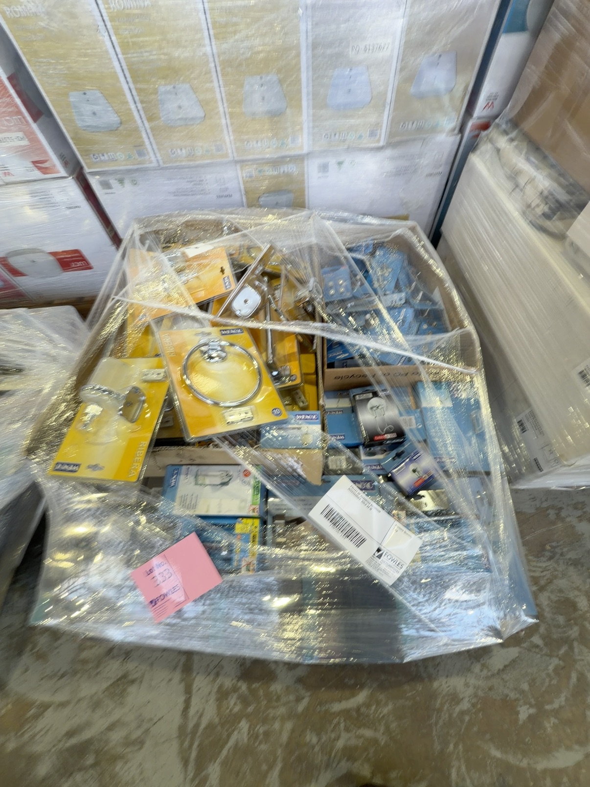 PALLET OF ASSORTED BATHROOM ACCESSORIES, SOLD AS IS PALLET OF ASSORTED BATHROOM ACCESSORIES, SOLD AS IS