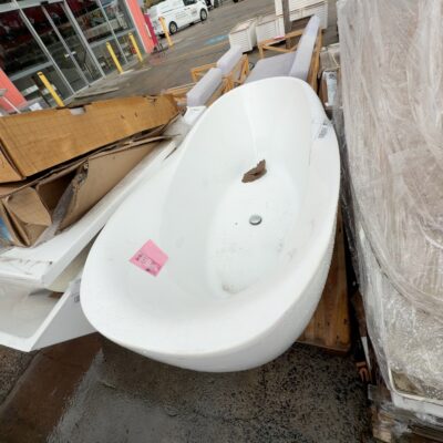 EX DISPLAY WHITE ACRYLIC FREESTANDING BATH SOLD AS IS EX DISPLAY WHITE ACRYLIC FREESTANDING BATH SOLD AS IS