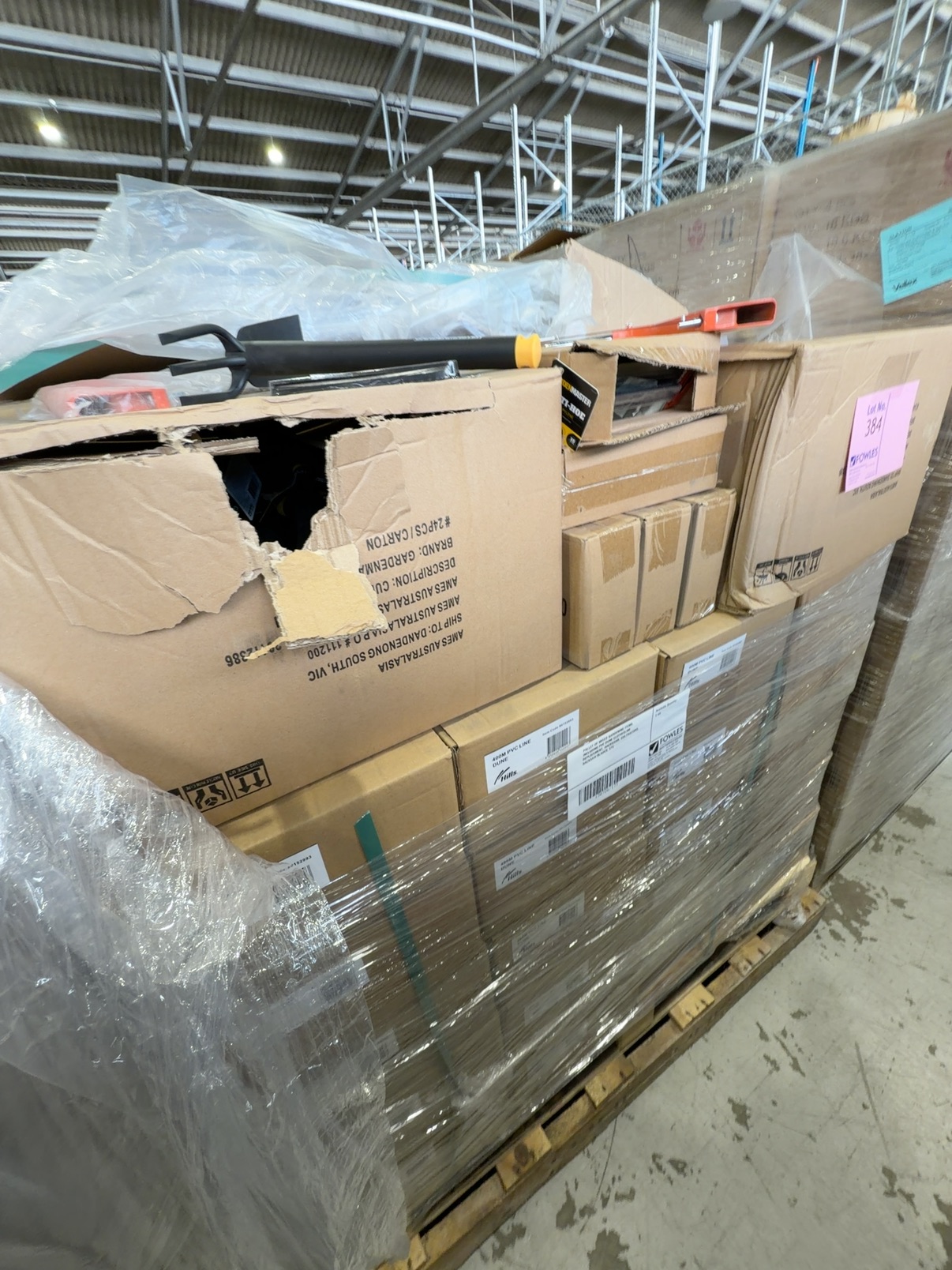 PALLET OF MIXED GARDENING ITEMS, INCLUDING PVC DUNE CLOTHESLINE REPLACEMENT, HACKSAWS, CULTIVATORS, HACKSAW BLADES, ETC PALLET OF MIXED GARDENING ITEMS, INCLUDING PVC DUNE CLOTHESLINE REPLACEMENT, HACKSAWS, CULTIVATORS, HACKSAW BLADES, ETC