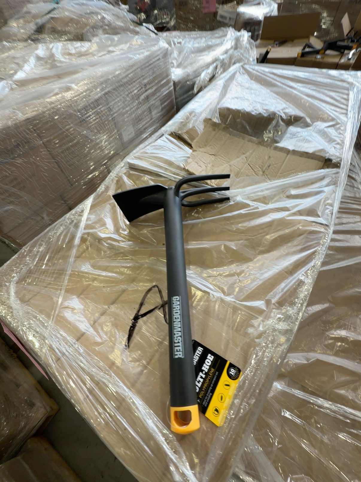 PALLET OF BULK GARDEN TOOL - CULTI-HOE SOLD AS IS PALLET OF BULK GARDEN TOOL - CULTI-HOE SOLD AS IS