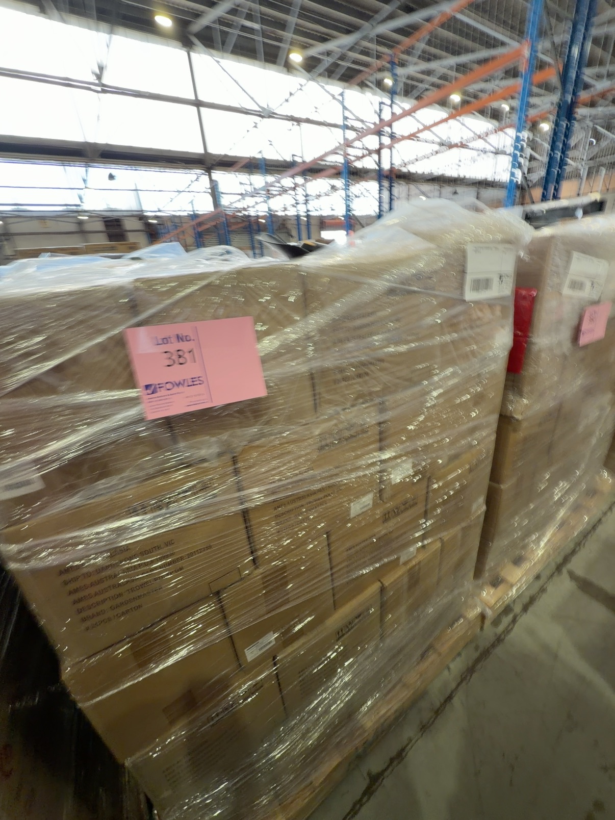PALLET OF BULK GARDEN TOOL - TROWEL, SOLD AS IS PALLET OF BULK GARDEN TOOL - TROWEL, SOLD AS IS