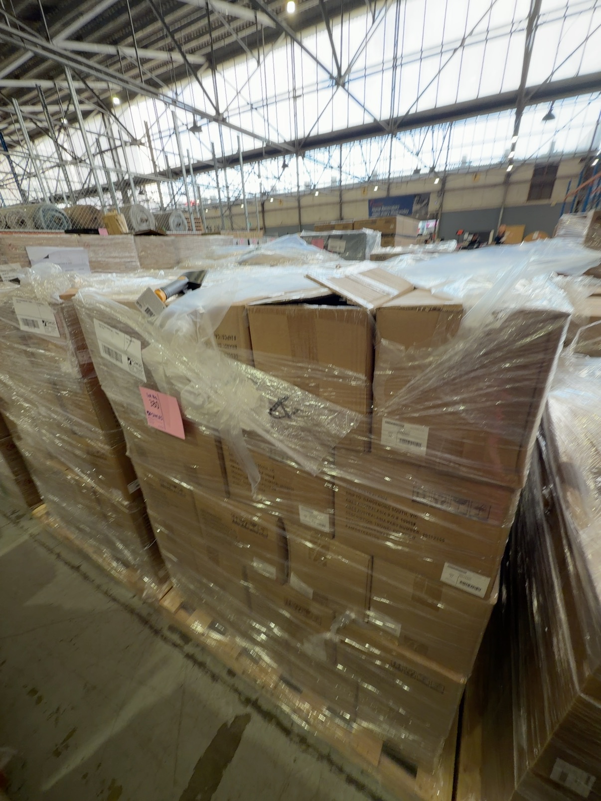 PALLET OF BULK GARDEN TOOL - TROWEL, SOLD AS IS PALLET OF BULK GARDEN TOOL - TROWEL, SOLD AS IS