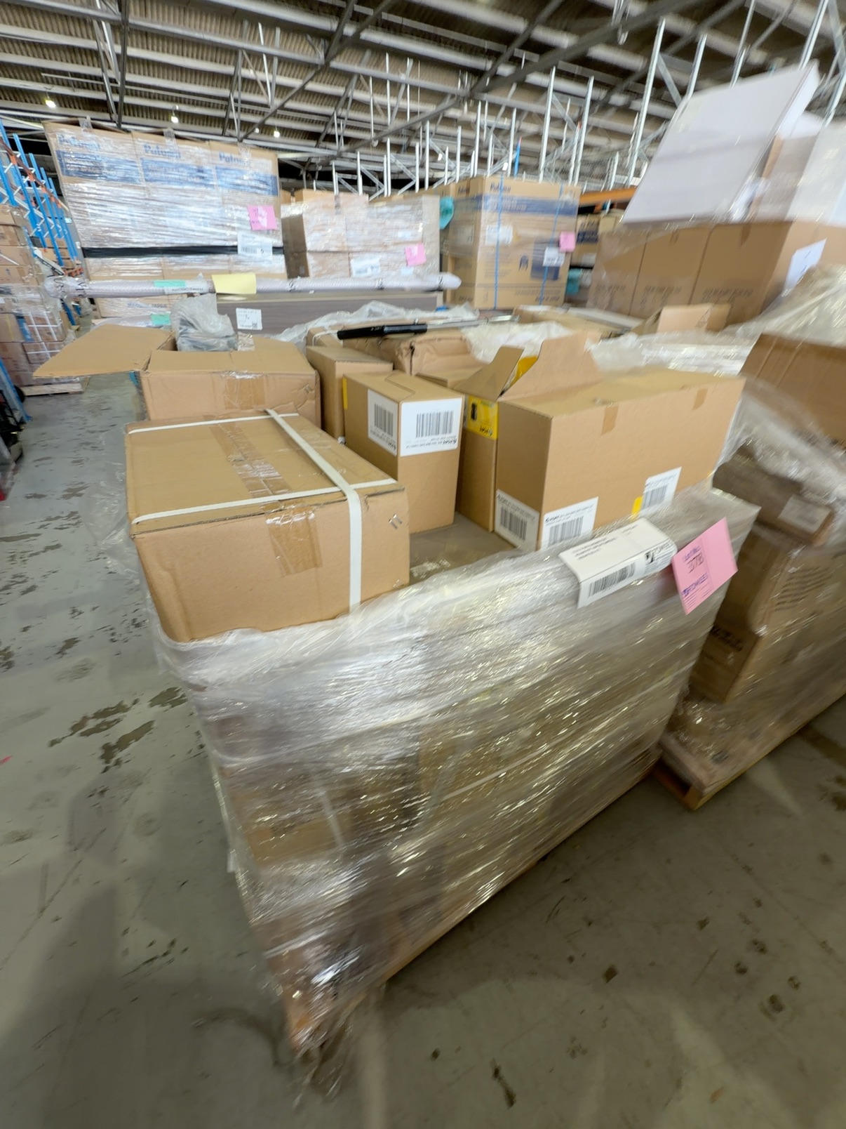 PALLET OF MIXED GARDENING ITEMS INLCUDING POPE 19MM SURE CONNECTORS & HACKSAWS SOLD AS IS PALLET OF MIXED GARDENING ITEMS INLCUDING POPE 19MM SURE CONNECTORS & HACKSAWS SOLD AS IS