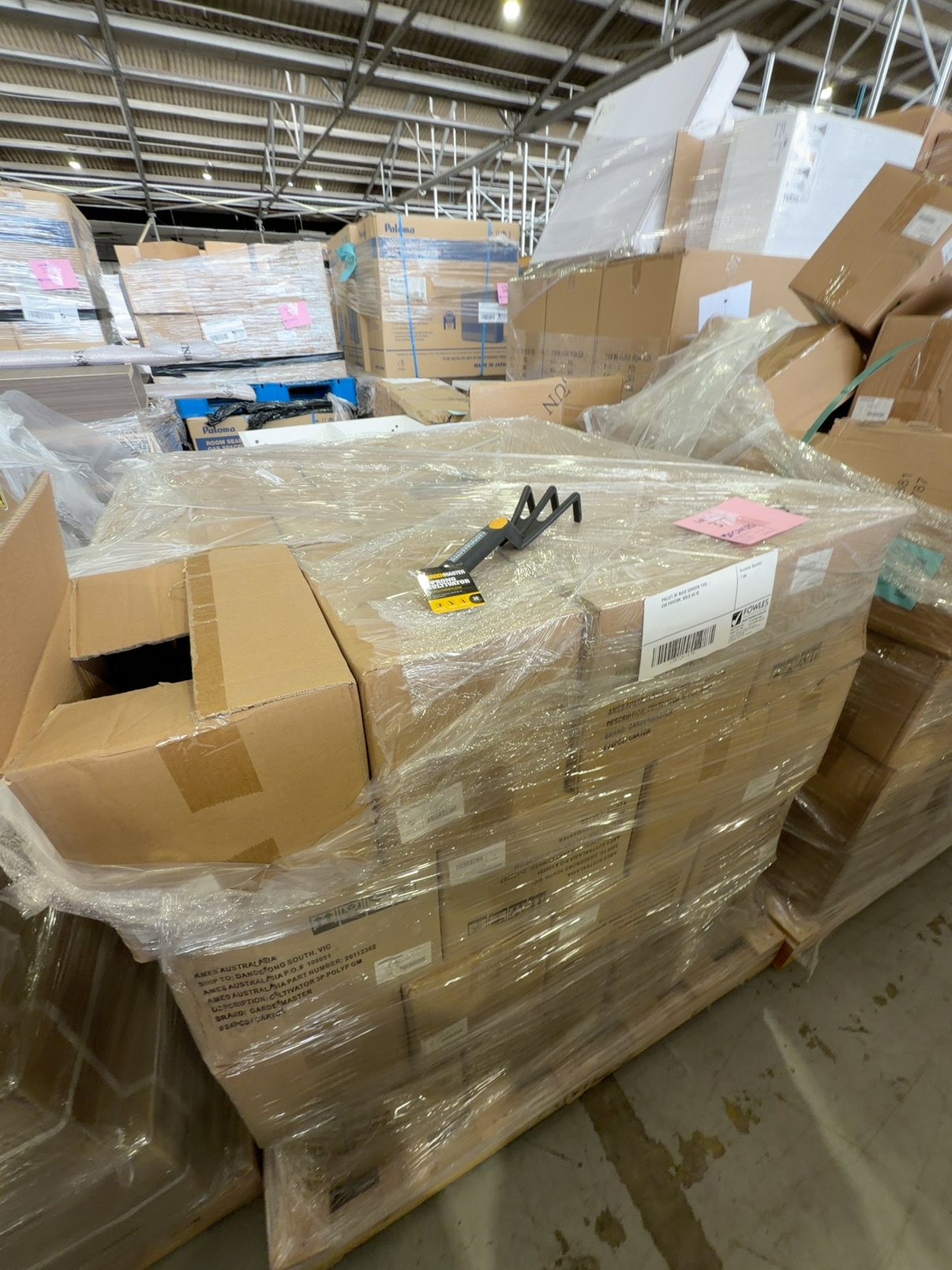 PALLET OF BULK GARDEN TOOL - CULTIVATOR, SOLD AS IS PALLET OF BULK GARDEN TOOL - CULTIVATOR, SOLD AS IS
