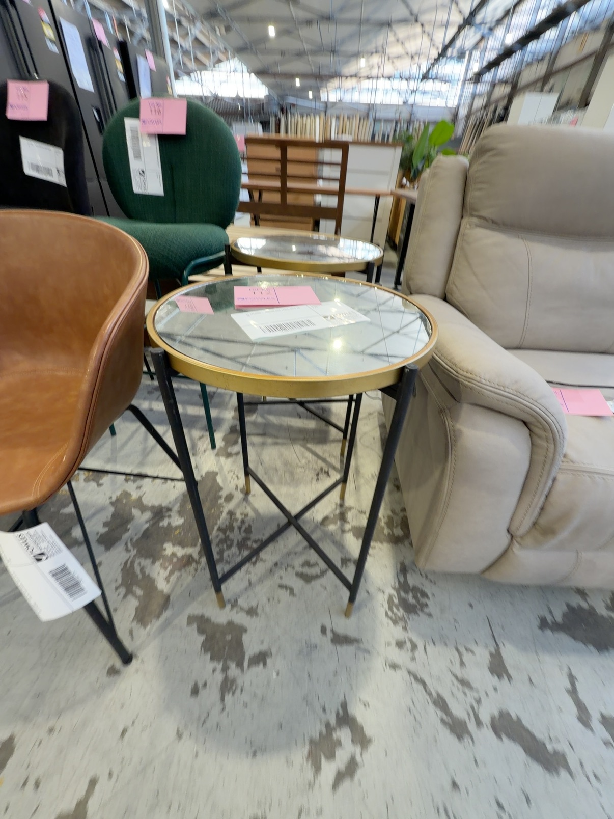 EX STAGING - MIRROR SIDE TABLE, SOLD AS IS EX STAGING - MIRROR SIDE TABLE, SOLD AS IS