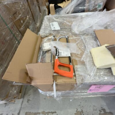 PALLET OF BULK GARDEN TOOL - HACKSAWS, SOLD AS IS PALLET OF BULK GARDEN TOOL - HACKSAWS, SOLD AS IS