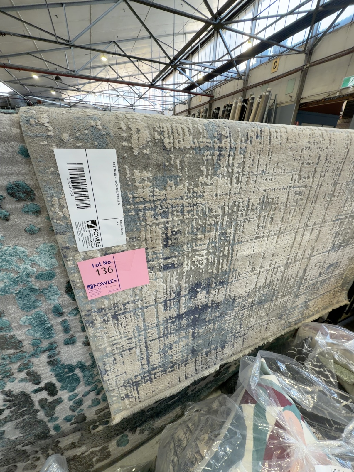 EX STAGING - FLOOR RUG, SOLD AS IS EX STAGING - FLOOR RUG, SOLD AS IS