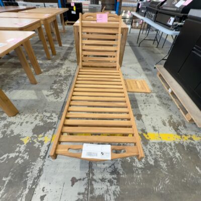 NEW PLANTATION TEAK OUTDOOR SUN LOUNGE WITH SLIDE OUT DRINKS TRAY RRP$995