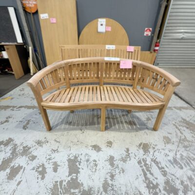 NEW PLANTATION TEAK CURVED GARDEN SEAT RRP$1390 NEW PLANTATION TEAK CURVED GARDEN SEAT RRP$1390