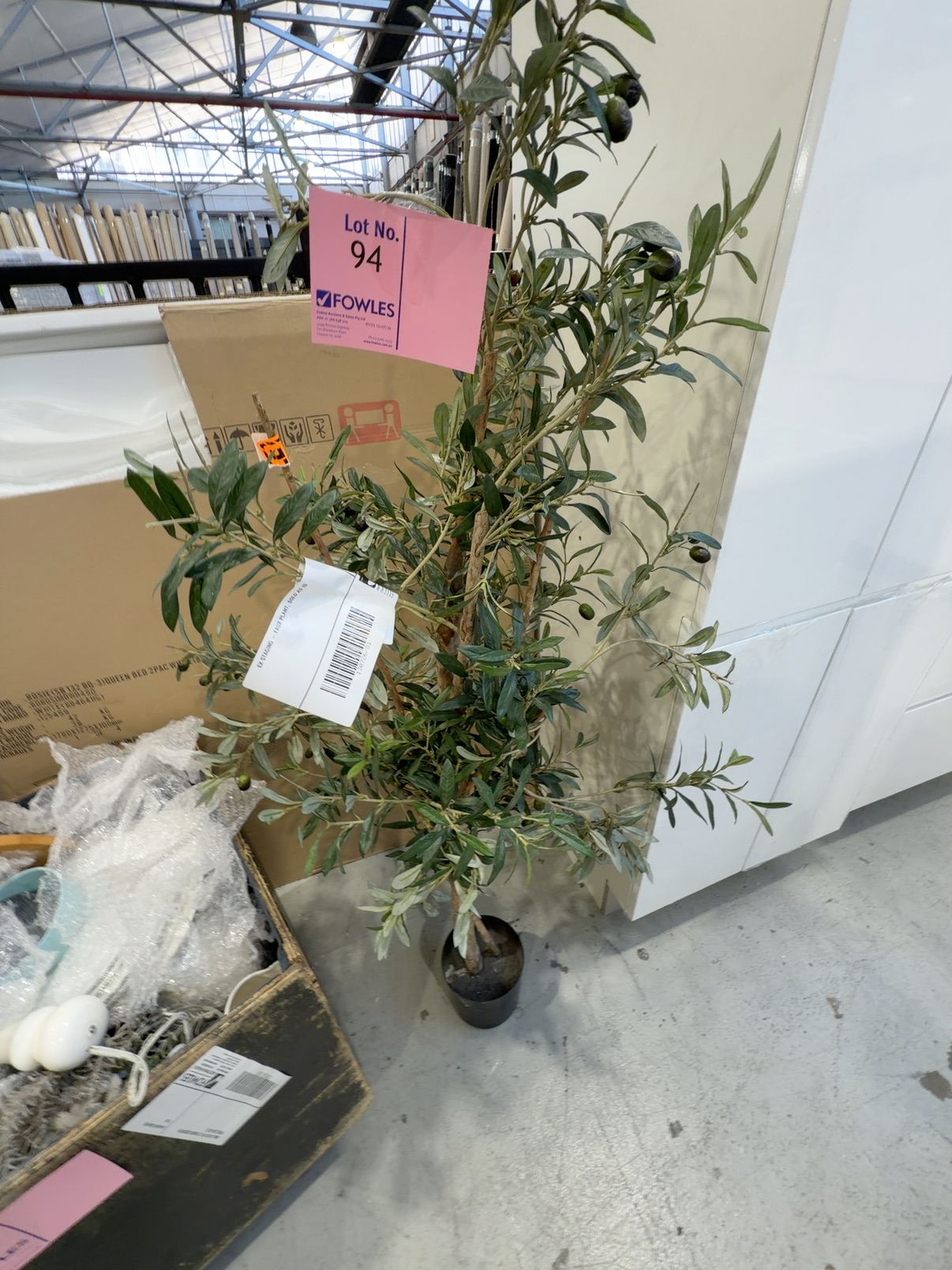 EX STAGING - FAUX PLANT, SOLD AS IS EX STAGING - FAUX PLANT, SOLD AS IS