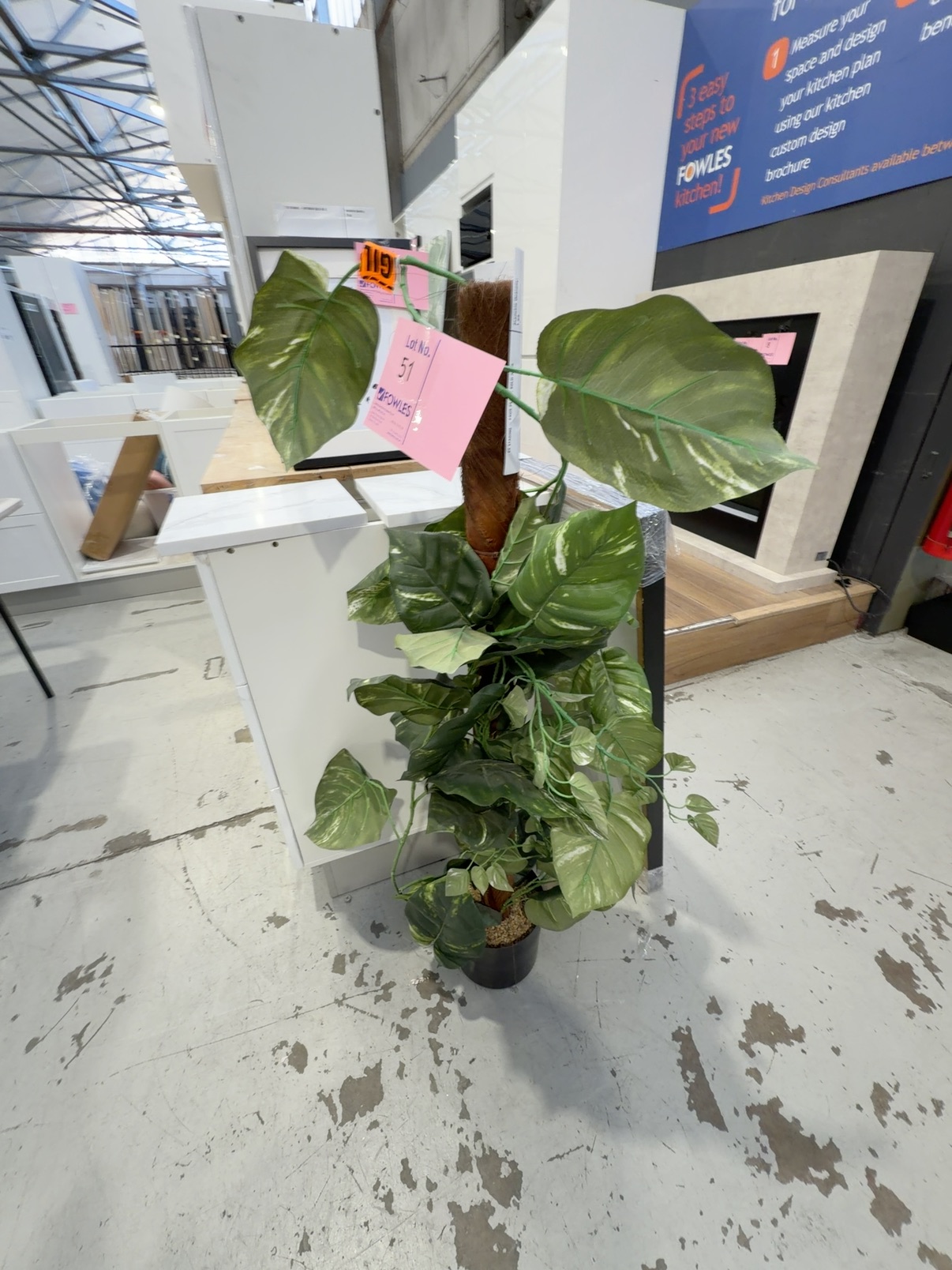 EX STAGING - FAUX PLANT, SOLD AS IS EX STAGING - FAUX PLANT, SOLD AS IS