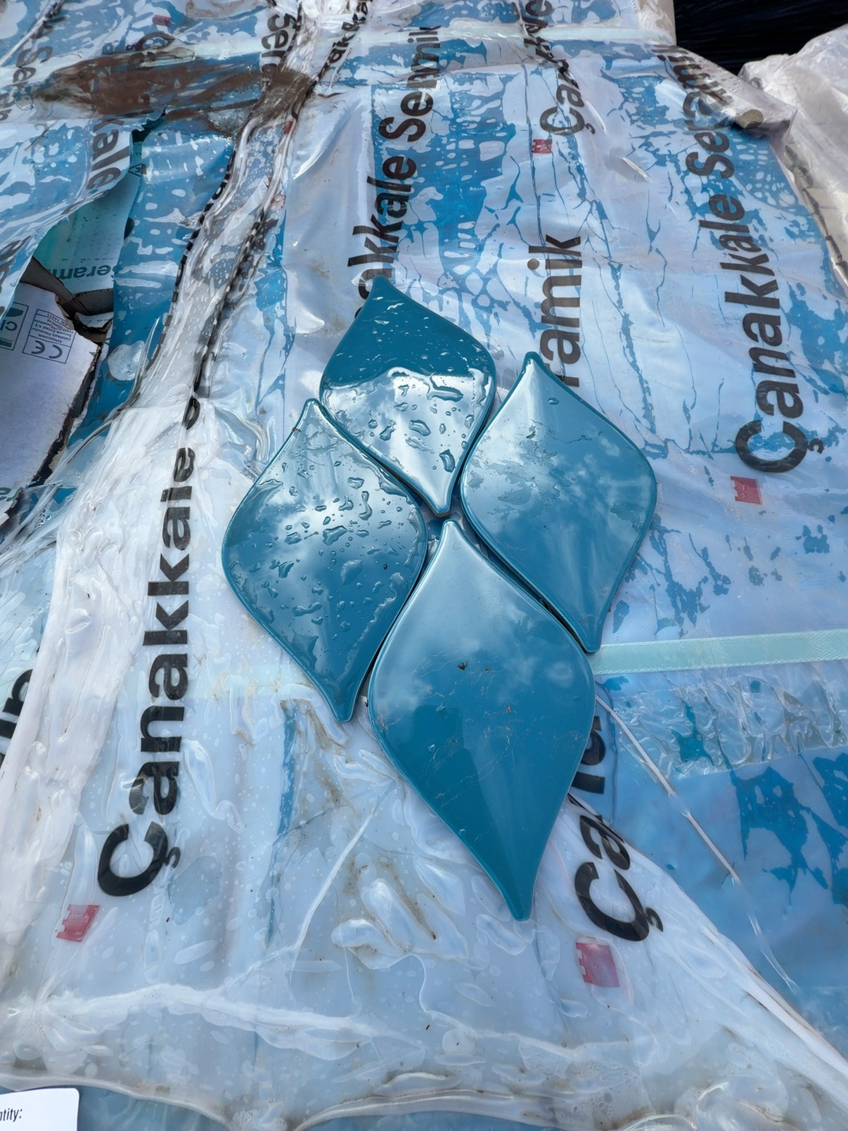 PALLET OF ONYA BLUE 150MM X 150MM BLUE TILE PALLET OF ONYA BLUE 150MM X 150MM BLUE TILE