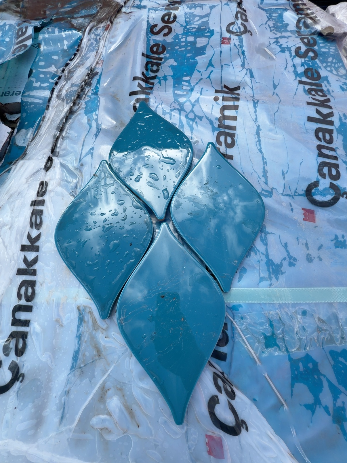 PALLET OF ONYA BLUE 150MM X 150MM BLUE TILE PALLET OF ONYA BLUE 150MM X 150MM BLUE TILE