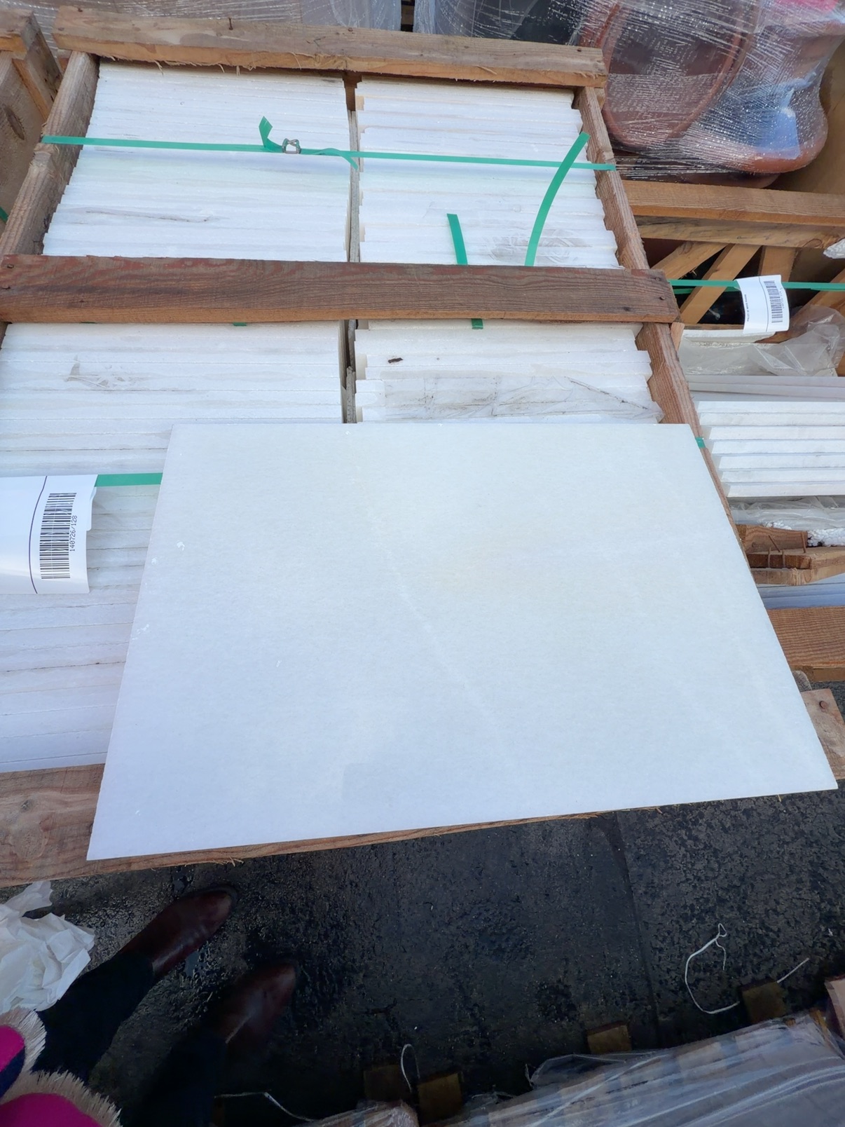 PALLET OF ONYX WHITE POLISHED STONE 400MM X 600MM X 20MM PAVERS PALLET OF ONYX WHITE POLISHED STONE 400MM X 600MM X 20MM PAVERS