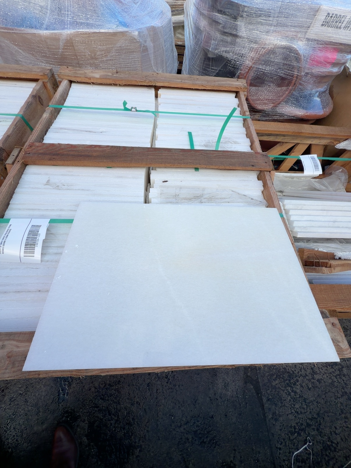 PALLET OF ONYX WHITE POLISHED STONE 400MM X 600MM X 20MM PAVERS PALLET OF ONYX WHITE POLISHED STONE 400MM X 600MM X 20MM PAVERS