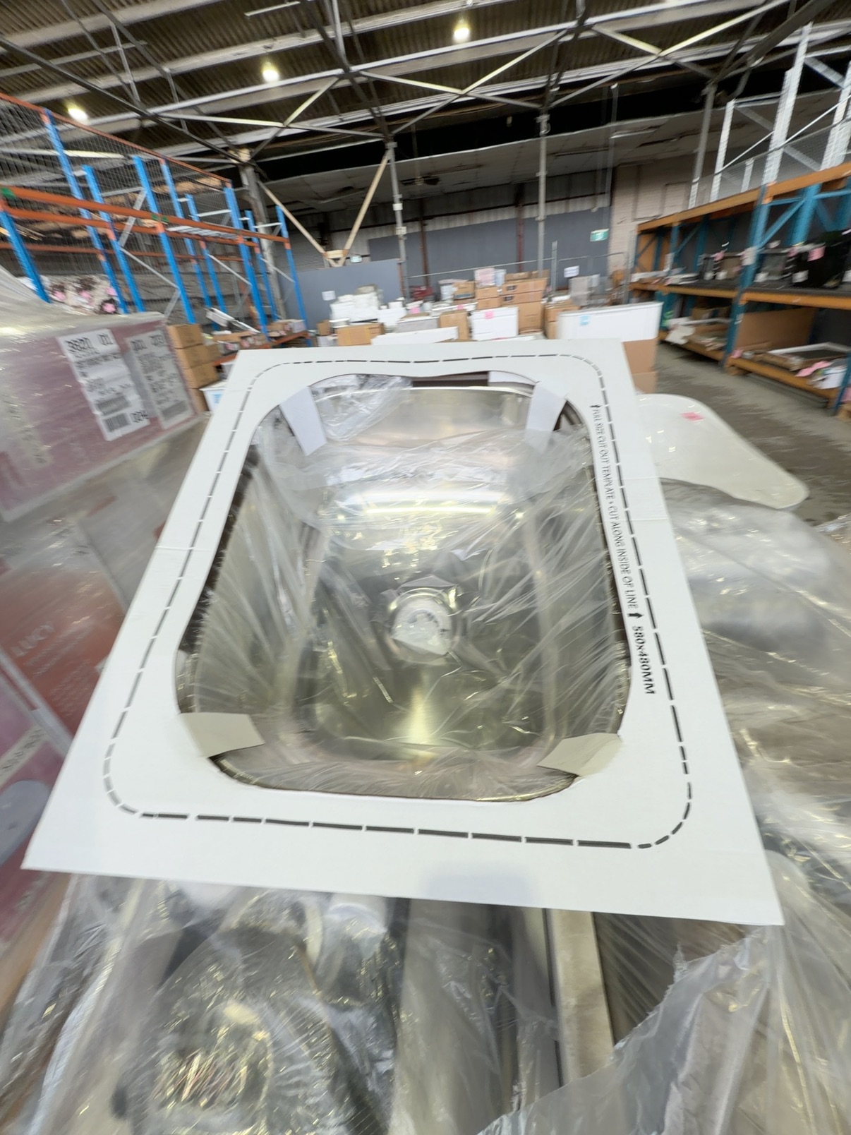 PALLET OF 600MM LAUNDRY SINKS, SOLD AS IS PALLET OF 600MM LAUNDRY SINKS, SOLD AS IS