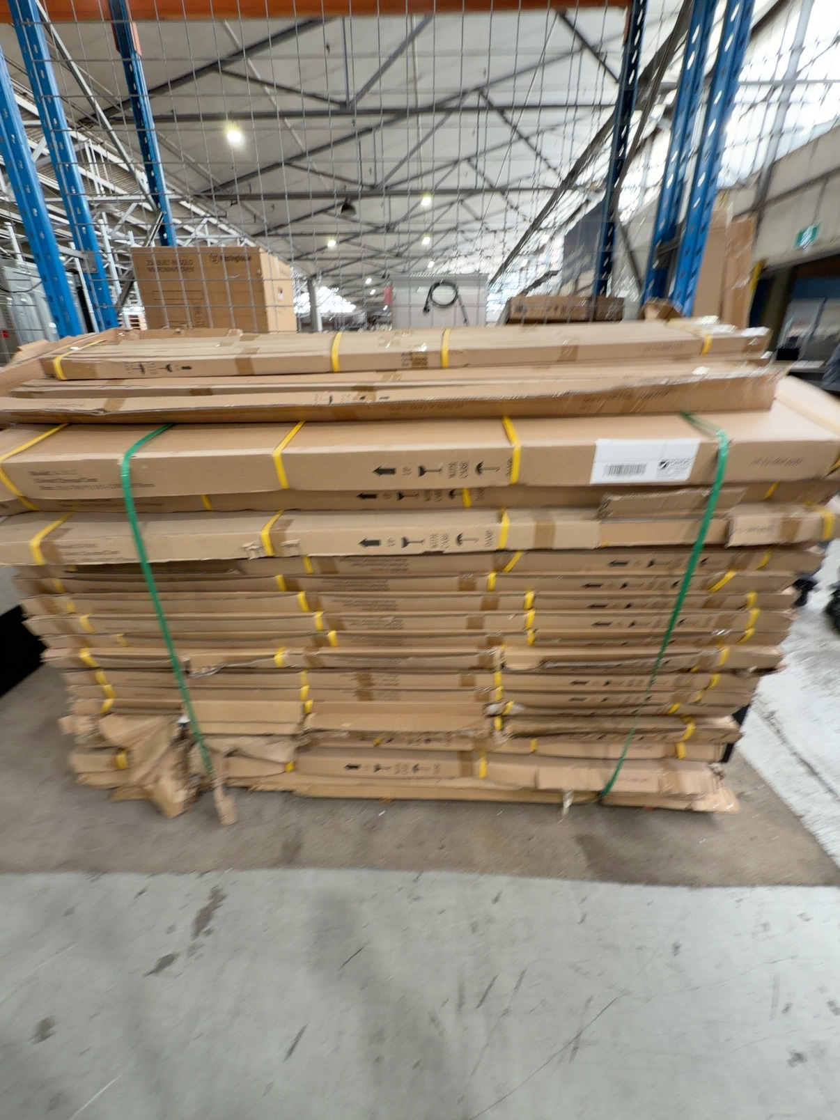 PALLET OF NEW SHOWER SCREENS, ASSORTED SIZES, SOLD AS IS PALLET OF NEW SHOWER SCREENS, ASSORTED SIZES, SOLD AS IS