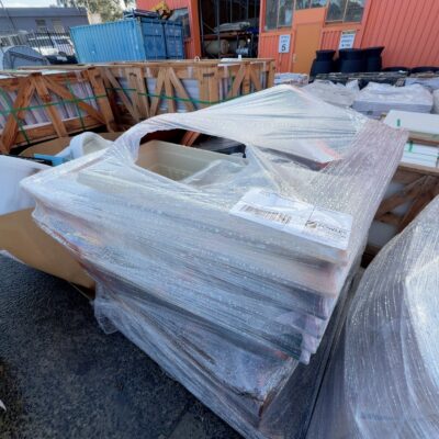 PALLET OF ASSORTED PLASTIC PLANT POTS, SOLD AS IS PALLET OF ASSORTED PLASTIC PLANT POTS, SOLD AS IS