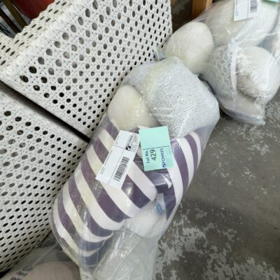 EX STAGING - BAG OF ASSORTED CUSHIONS, SOLD AS IS EX STAGING - BAG OF ASSORTED CUSHIONS, SOLD AS IS