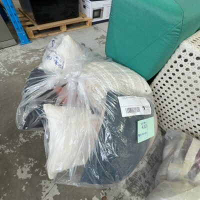 EX HIRE - BAG OF ASSORTED CUSHIONS, SOLD AS IS EX HIRE - BAG OF ASSORTED CUSHIONS, SOLD AS IS