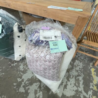 EX HIRE - BAG OF ASSORTED CUSHIONS, SOLD AS IS EX HIRE - BAG OF ASSORTED CUSHIONS, SOLD AS IS