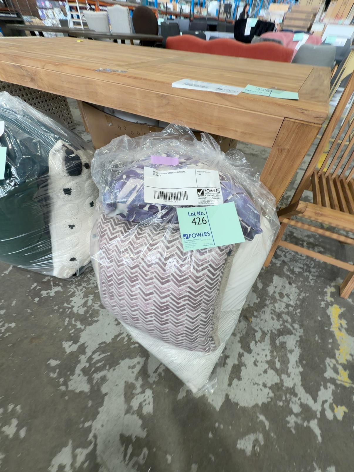EX HIRE - BAG OF ASSORTED CUSHIONS, SOLD AS IS EX HIRE - BAG OF ASSORTED CUSHIONS, SOLD AS IS