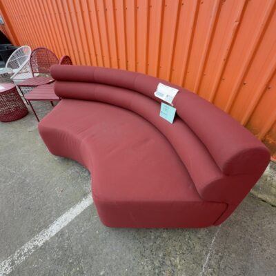EX HIRE - RUST OUTDOOR CURVED SEAT, SOLD AS IS EX HIRE - RUST OUTDOOR CURVED SEAT, SOLD AS IS