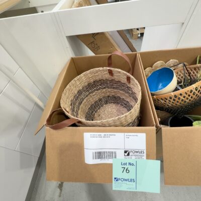 EX DISPLAY HOME - BOX OF ASSORTED DECORATOR ITEMS, SOLD AS IS EX DISPLAY HOME - BOX OF ASSORTED DECORATOR ITEMS, SOLD AS IS
