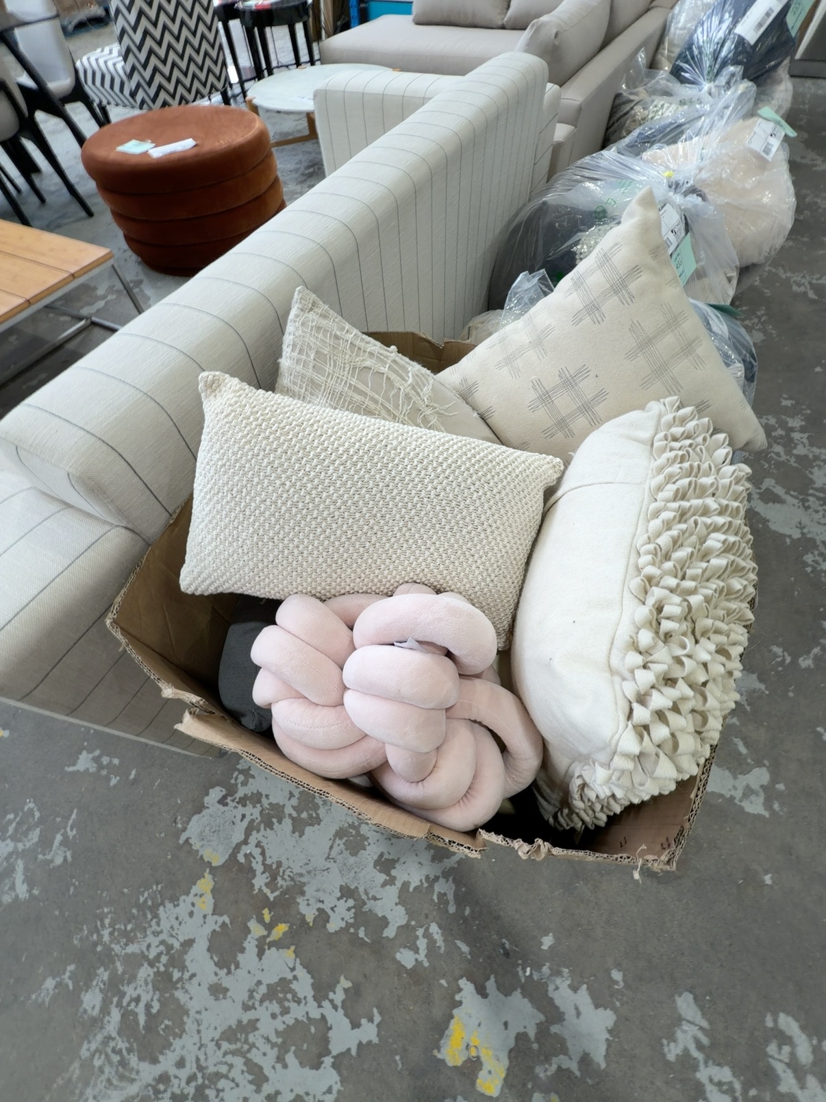 EX DISPLAY HOME - BOX OF ASSORTED CUSHIONS, SOLD AS IS EX DISPLAY HOME - BOX OF ASSORTED CUSHIONS, SOLD AS IS