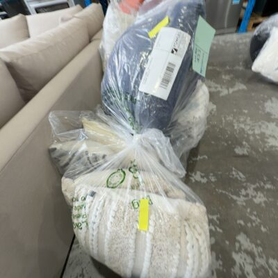 EX DISPLAY HOME - BAG OF ASSORTED CUSHIONS, SOLD AS IS EX DISPLAY HOME - BAG OF ASSORTED CUSHIONS, SOLD AS IS