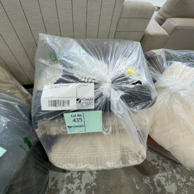 EX DISPLAY HOME - BAG OF ASSORTED CUSHIONS, SOLD AS IS EX DISPLAY HOME - BAG OF ASSORTED CUSHIONS, SOLD AS IS