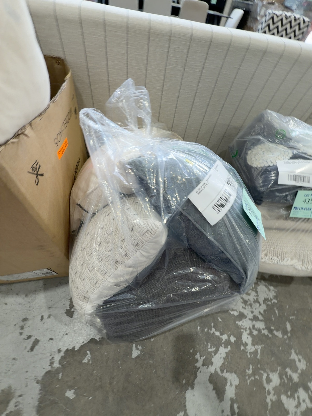 EX DISPLAY HOME - BAG OF ASSORTED CUSHIONS, SOLD AS IS EX DISPLAY HOME - BAG OF ASSORTED CUSHIONS, SOLD AS IS