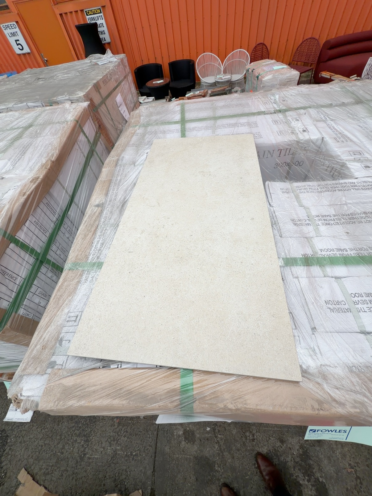 PALLET OF LIMESTONE IVORY MATT TILE 300MM X 600MM CS36371 PALLET OF LIMESTONE IVORY MATT TILE 300MM X 600MM CS36371