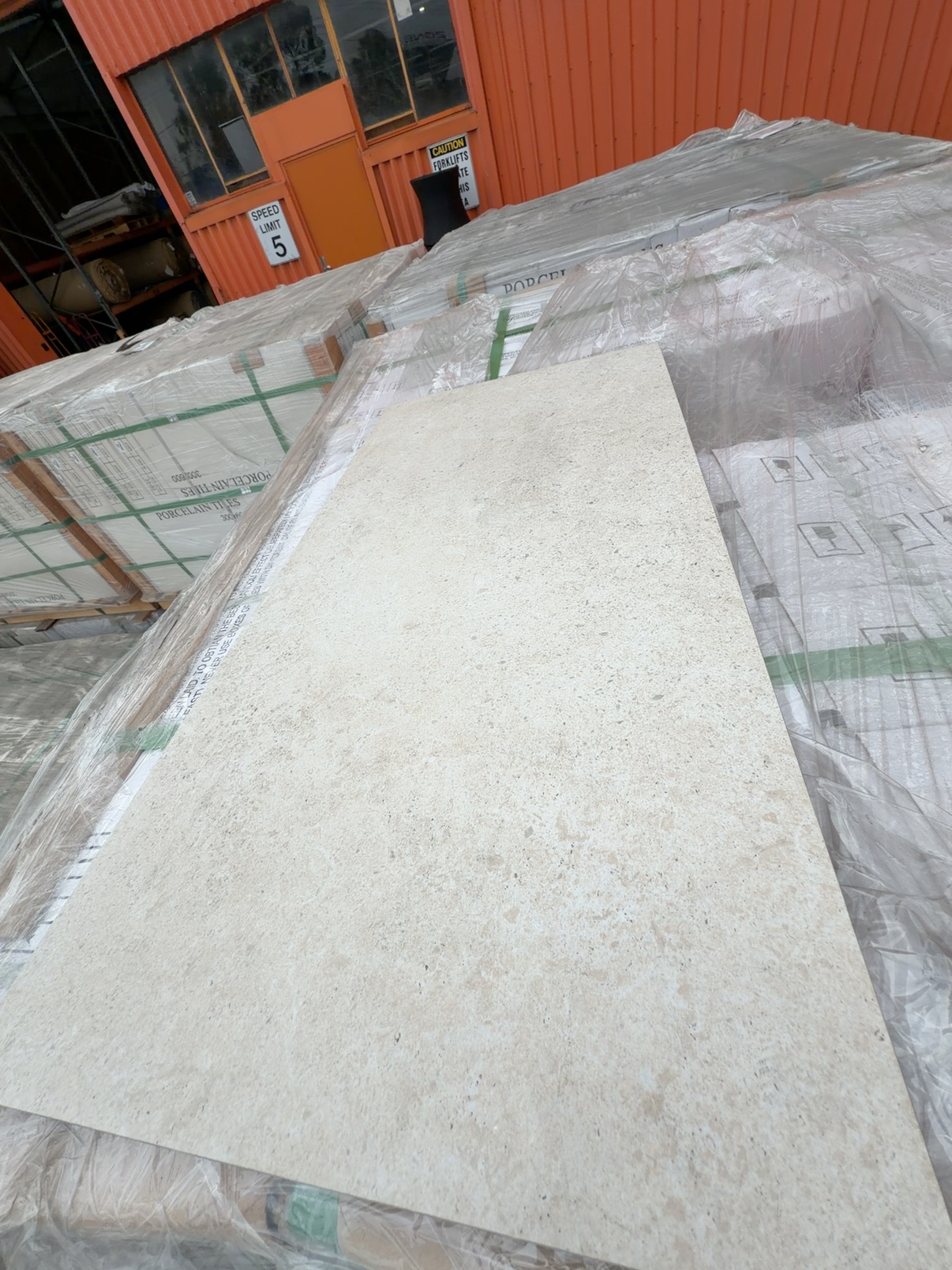 PALLET OF LIMESTONE IVORY MATT TILE 300MM X 600MM CS36371 PALLET OF LIMESTONE IVORY MATT TILE 300MM X 600MM CS36371