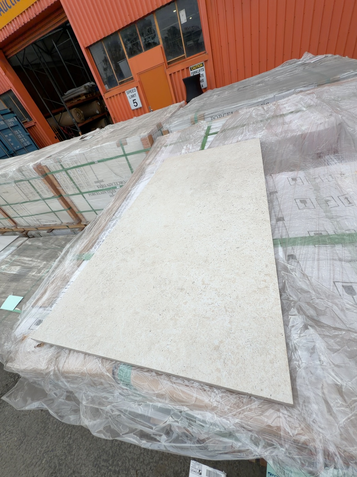 PALLET OF LIMESTONE IVORY MATT TILE 300MM X 600MM CS36371 PALLET OF LIMESTONE IVORY MATT TILE 300MM X 600MM CS36371