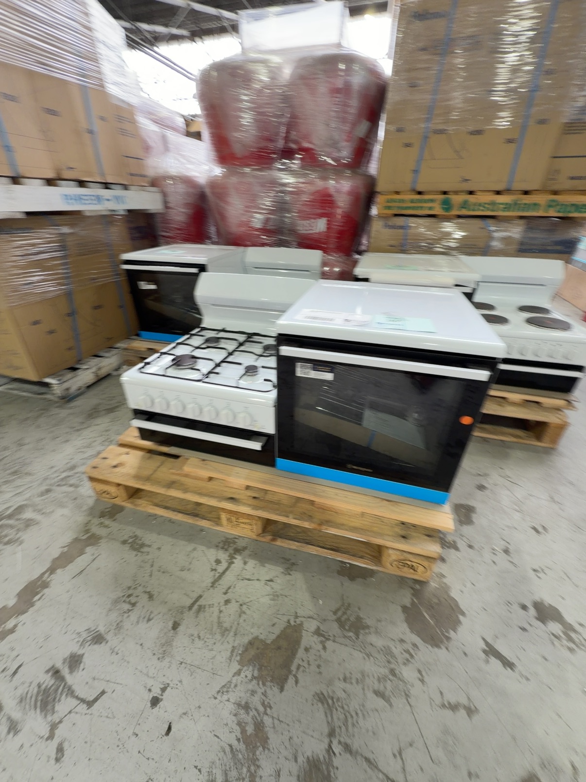 NEW WESTINGHOUSE ELEVATED WHITE OVEN, WDG110WCNG-R, ALL GAS, SOLD AS IS NO WARRANTY NEW WESTINGHOUSE ELEVATED WHITE OVEN, WDG110WCNG-R, ALL GAS, SOLD AS IS NO WARRANTY