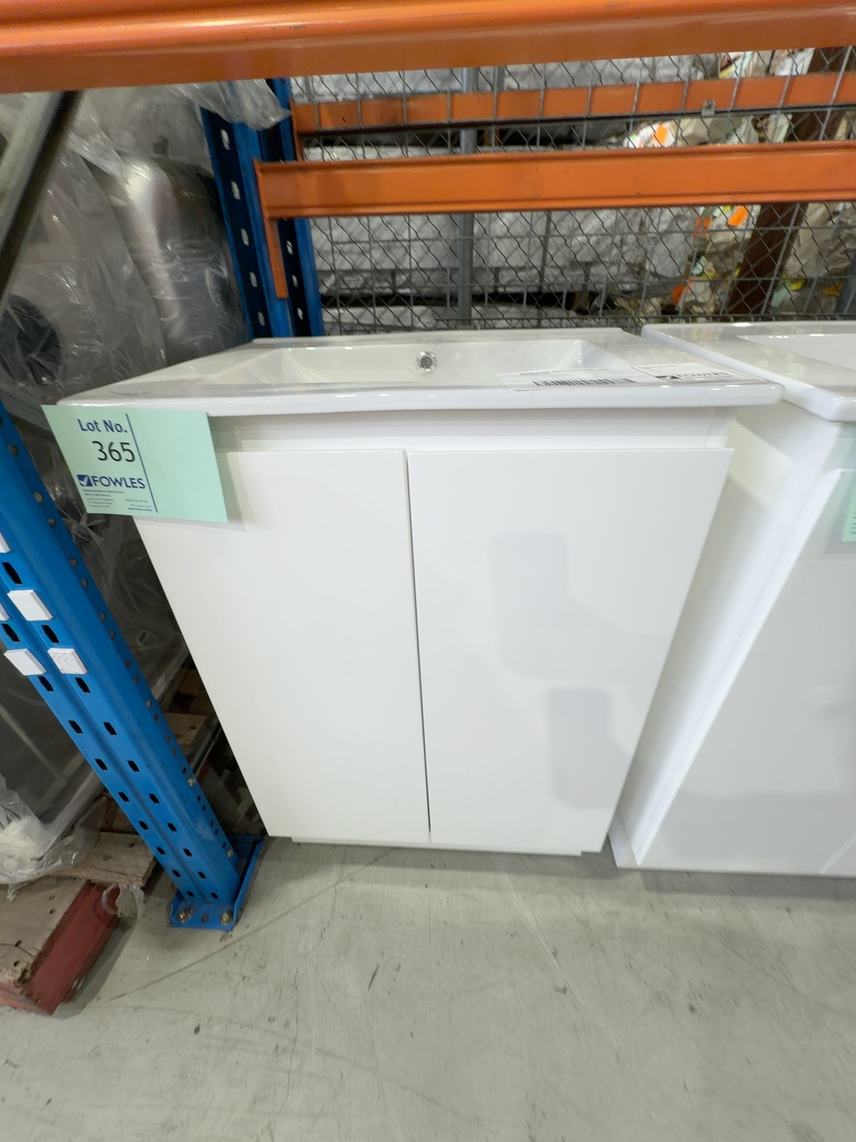 600MM GLOSS WHITE FLOOR VANITY WITH CERAMIC TOP 600MM GLOSS WHITE FLOOR VANITY WITH CERAMIC TOP