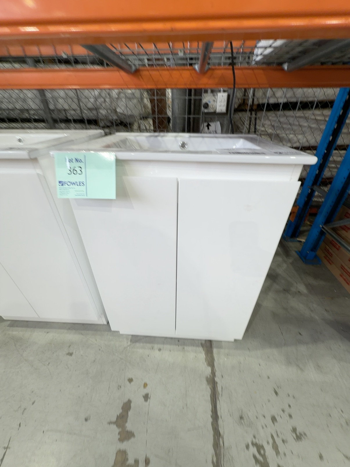 600MM GLOSS WHITE FLOOR VANITY WITH CERAMIC TOP 600MM GLOSS WHITE FLOOR VANITY WITH CERAMIC TOP