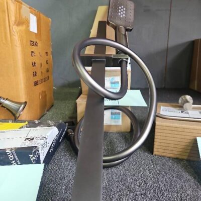 NEW ROUND GUNMETAL SHOWER RAIL 410048GM, BOTTOM WATER INLET, 3 MONTH WARRANTY NEW ROUND GUNMETAL SHOWER RAIL 410048GM, BOTTOM WATER INLET, 3 MONTH WARRANTY