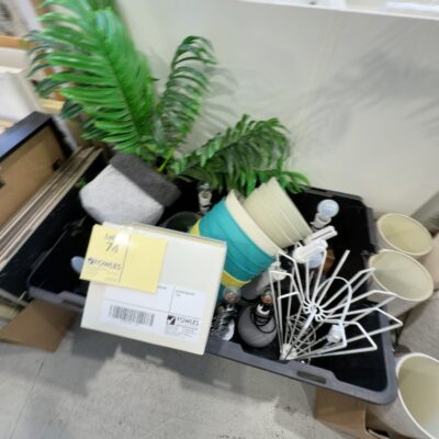 EX STAGING - BOX OF ASSORTED DECORATOR ITEMS, SOLD AS IS EX STAGING - BOX OF ASSORTED DECORATOR ITEMS, SOLD AS IS