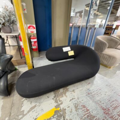 EX EVENT HIRE - REPRODUCTION BLACK CLEOPATRA CHAISE DESIGNED BY GEOFFREY HARCOURT, SOLD AS IS