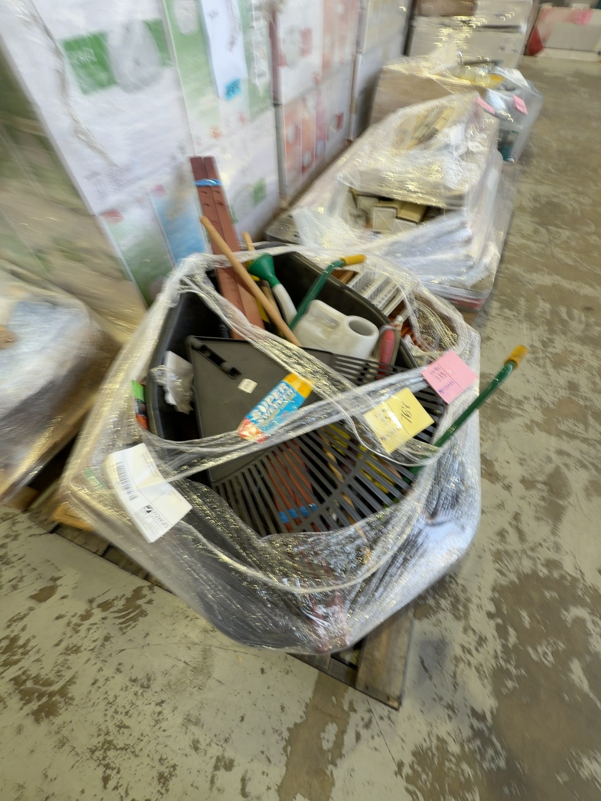 PALLET OF ASSORTED GARDENING ACCESSORIES, ETC SOLD AS IS PALLET OF ASSORTED GARDENING ACCESSORIES, ETC SOLD AS IS