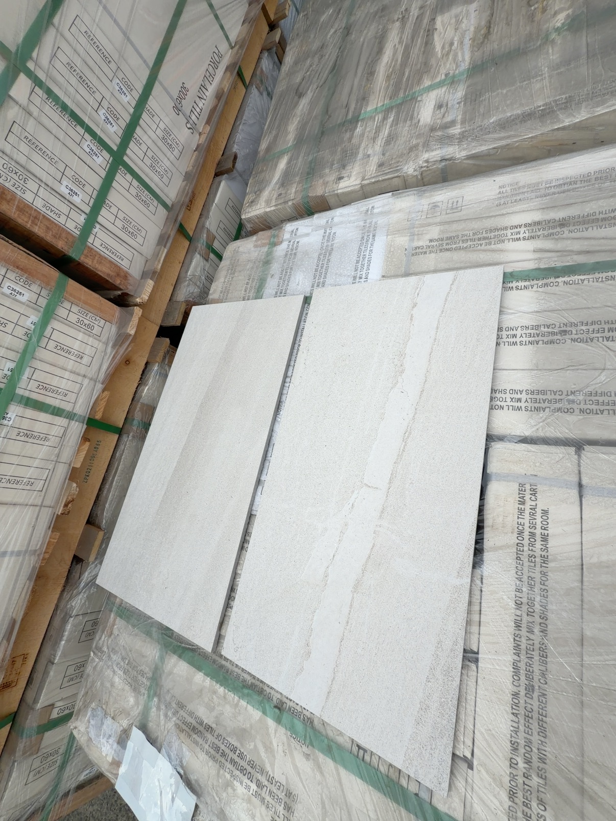 PALLET OF SANDSTONE IVORY MATT TILE 300MM X 600MM CS36251 PALLET OF SANDSTONE IVORY MATT TILE 300MM X 600MM CS36251