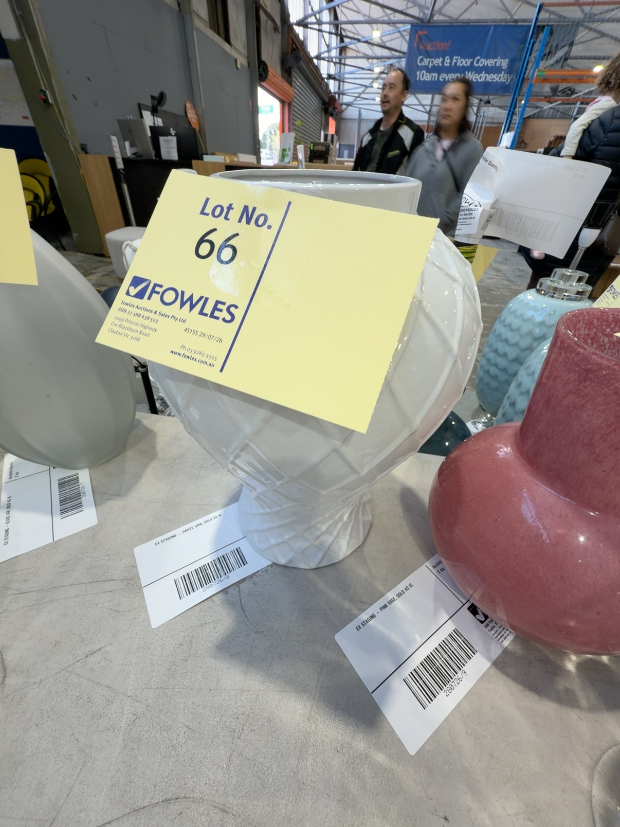 EX STAGING - WHITE URN, SOLD AS IS EX STAGING - WHITE URN, SOLD AS IS
