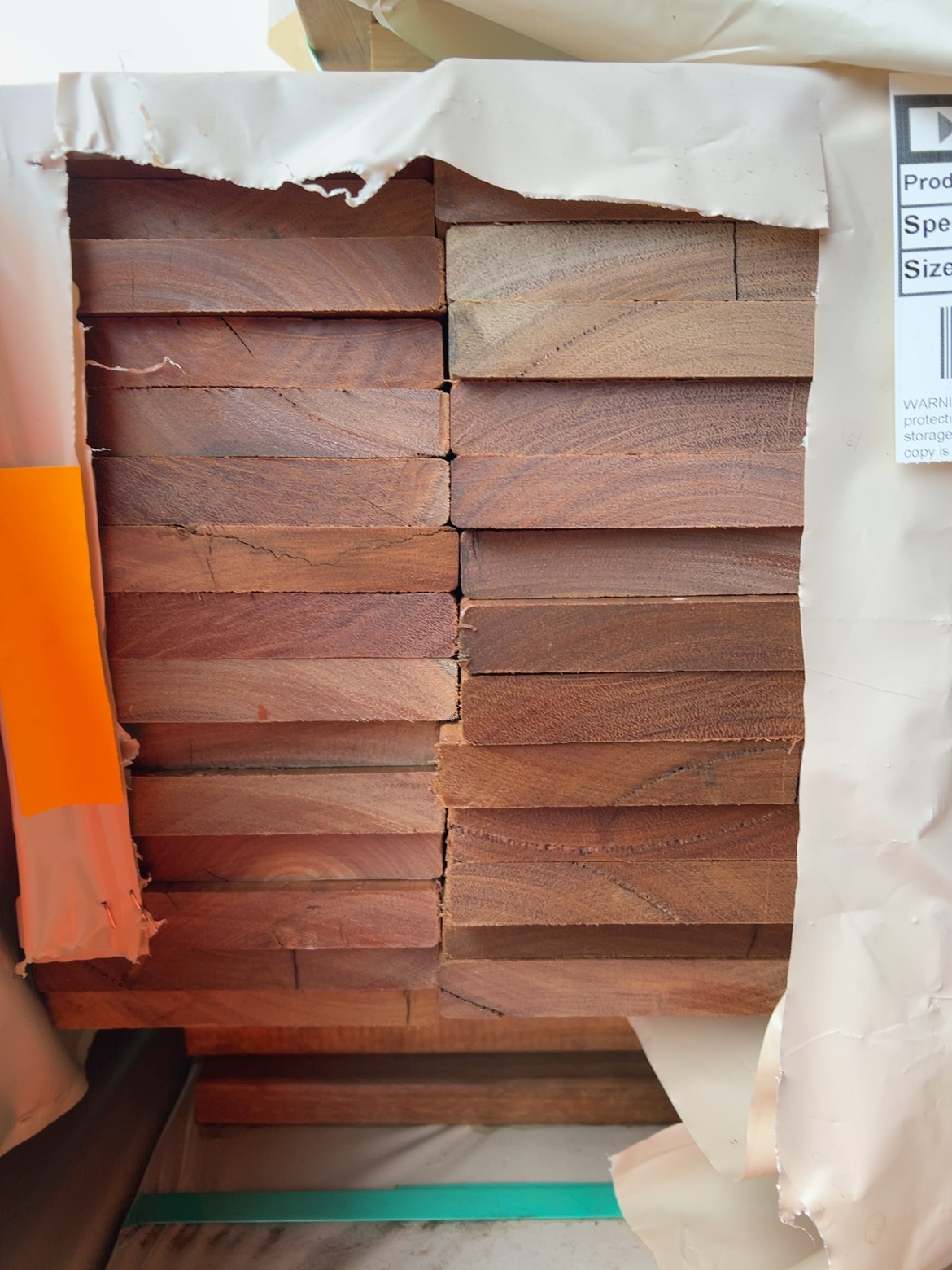 135X19 FEATURE GRADE SPOTTED GUM DECKING- (PACK CONSISTS OF RANDOM SHORT LENGTHS) 135X19 FEATURE GRADE SPOTTED GUM DECKING- (PACK CONSISTS OF RANDOM SHORT LENGTHS)
