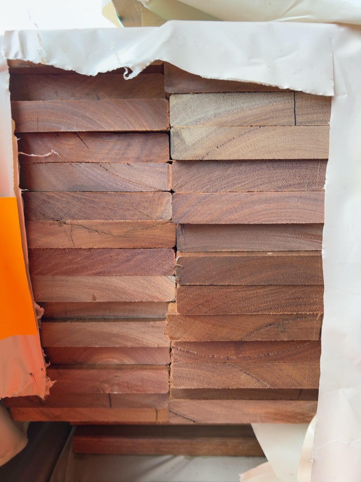 135X19 FEATURE GRADE SPOTTED GUM DECKING- (PACK CONSISTS OF RANDOM SHORT LENGTHS) 135X19 FEATURE GRADE SPOTTED GUM DECKING- (PACK CONSISTS OF RANDOM SHORT LENGTHS)